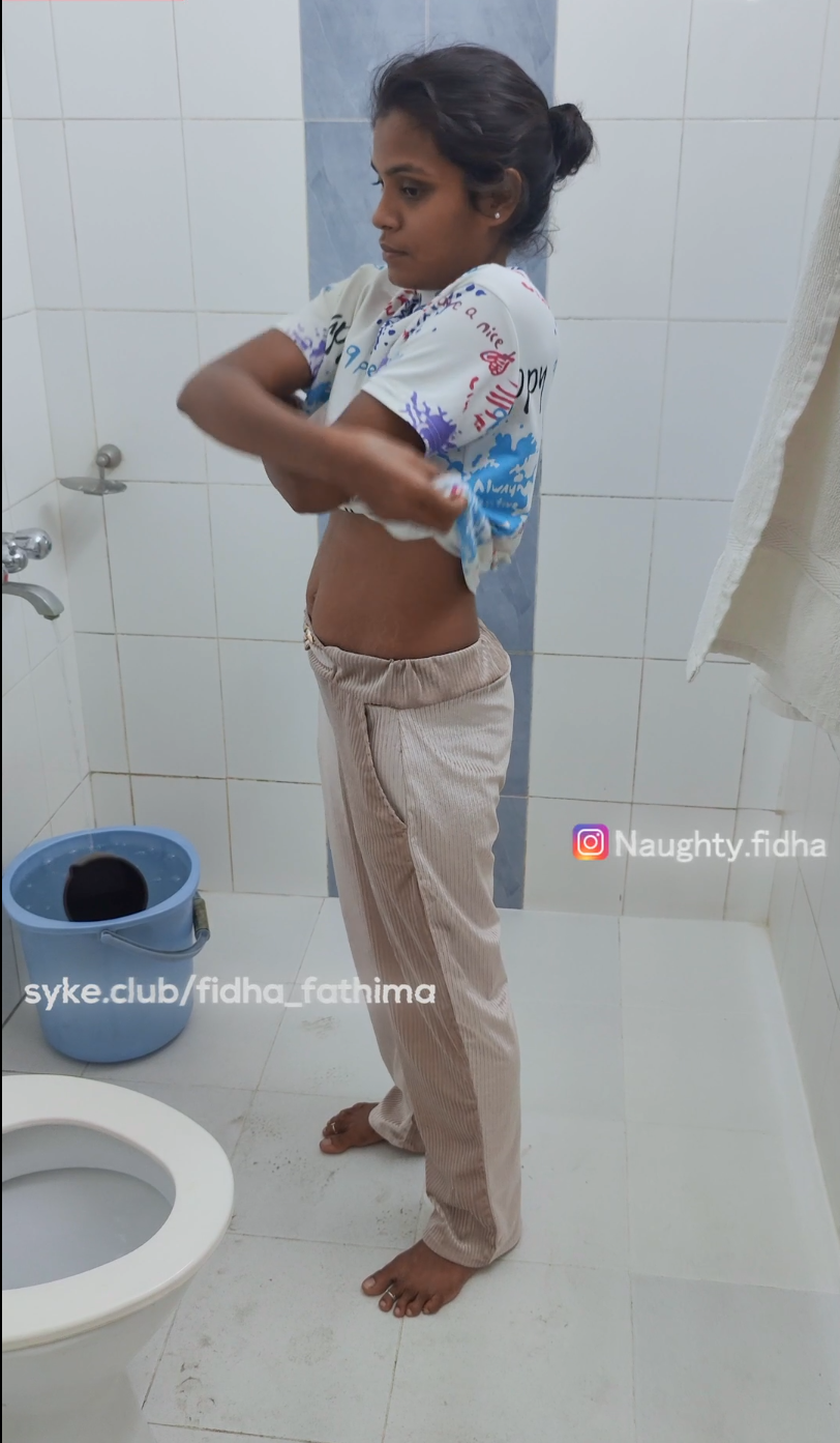 Tamil Girl Priya\'s Exclusive Bathing In flat